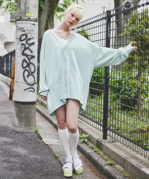 PUNYUS（プニュズ）の「ワンポイントロゴカーディガン（カーディガン/ボレロ・レディース・ブラック/グレー/グリーン/ベージュ/パープル/カーキ・2/1/4/3）」の21枚目の写真