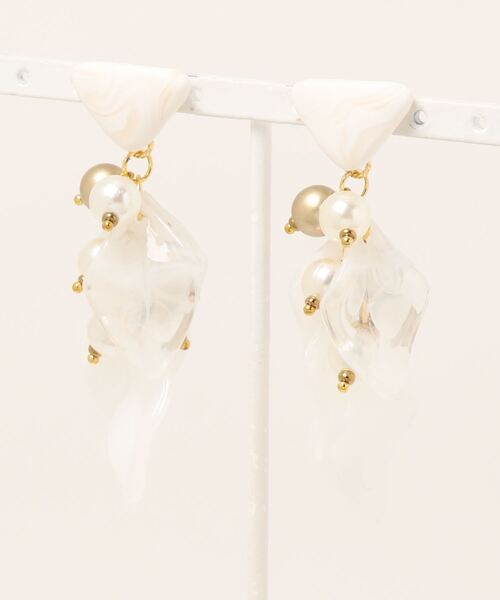 tone(トーン)の「【atelier*mio】クレイ × リーフパール costume jewelry pierce(ピアス(両耳用)・レディース・ホワイト/ブラック・FREE)」の2枚目の写真