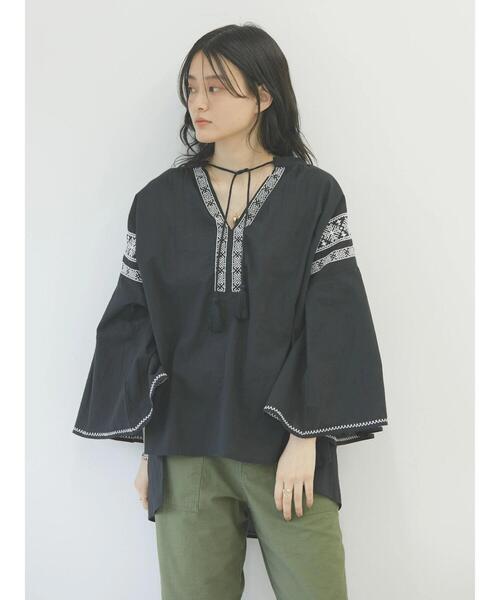 AMERICAN HOLIC(アメリカンホリック)の「スキッパーフレアスリーブ刺繍ブラウス(シャツ/ブラウス・レディース・ブラック/オフホワイト・L/M)」の6枚目の写真