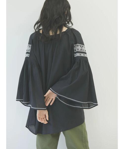 AMERICAN HOLIC(アメリカンホリック)の「スキッパーフレアスリーブ刺繍ブラウス(シャツ/ブラウス・レディース・ブラック/オフホワイト・L/M)」の10枚目の写真