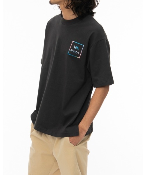 RVCA（ルーカ）の「RVCA メンズ  VA ALL THE WAY Ｔシャツ【2022年夏モデル】/ルーカ半袖バックプリントTシャツ（Tシャツ/カットソー・メンズ・ブラック/ロイヤルブルー/モスグリーン/オフホワイト・LARGE/SMALL/MEDIUM）」の16枚目の写真