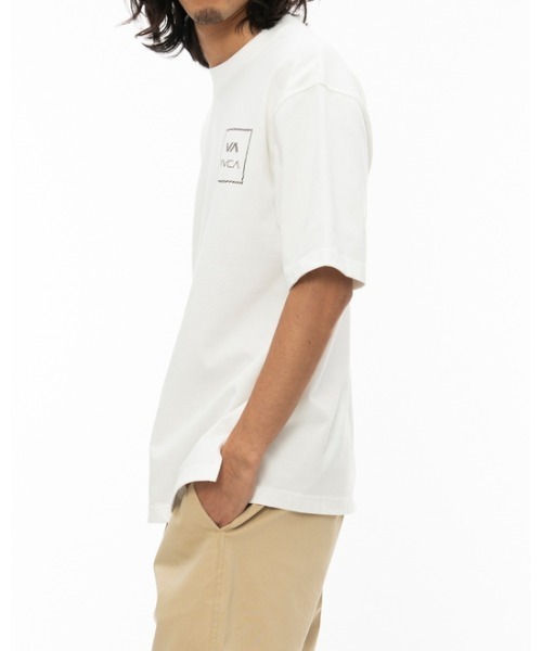 RVCA（ルーカ）の「RVCA メンズ  VA ALL THE WAY Ｔシャツ【2022年夏モデル】/ルーカ半袖バックプリントTシャツ（Tシャツ/カットソー・メンズ・ブラック/ロイヤルブルー/モスグリーン/オフホワイト・LARGE/SMALL/MEDIUM）」の10枚目の写真