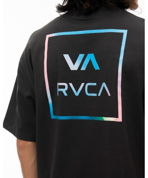 RVCA（ルーカ）の「RVCA メンズ  VA ALL THE WAY Ｔシャツ【2022年夏モデル】/ルーカ半袖バックプリントTシャツ（Tシャツ/カットソー・メンズ・ブラック/ロイヤルブルー/モスグリーン/オフホワイト・LARGE/SMALL/MEDIUM）」の18枚目の写真