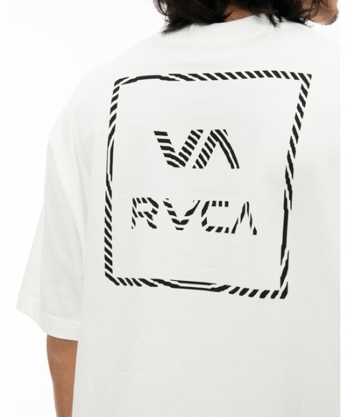 RVCA（ルーカ）の「RVCA メンズ  VA ALL THE WAY Ｔシャツ【2022年夏モデル】/ルーカ半袖バックプリントTシャツ（Tシャツ/カットソー・メンズ・ブラック/ロイヤルブルー/モスグリーン/オフホワイト・LARGE/SMALL/MEDIUM）」の13枚目の写真