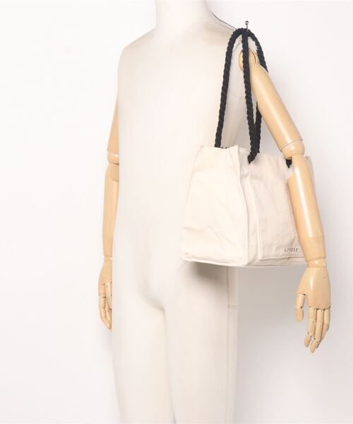 one way(ワンウェイ)の「キャンバスロープハンドルトート(トートバッグ・レディース・ホワイト/ブラック/ブラック系その他・FREE)」の12枚目の写真