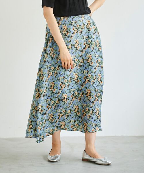 le.coeur blanc（ルクールブラン）の「IPEKER フラワープリントスカート（スカート・レディース・ブラウン系その他2/ブルー系その他3・38）」の6枚目の写真