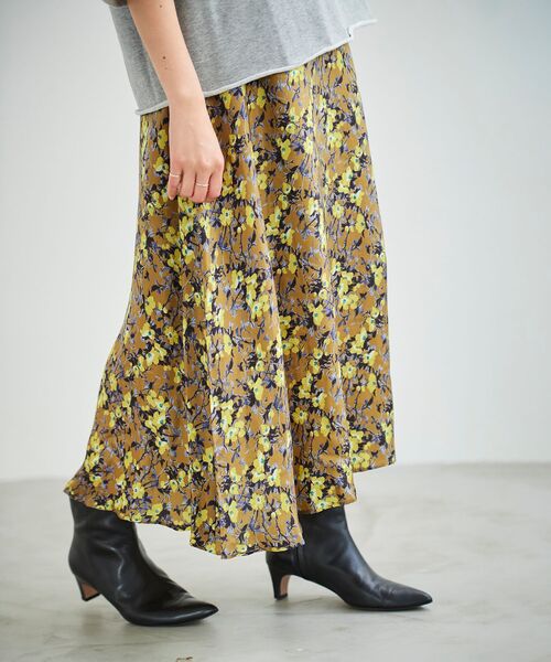 le.coeur blanc（ルクールブラン）の「IPEKER フラワープリントスカート（スカート・レディース・ブラウン系その他2/ブルー系その他3・38）」の21枚目の写真