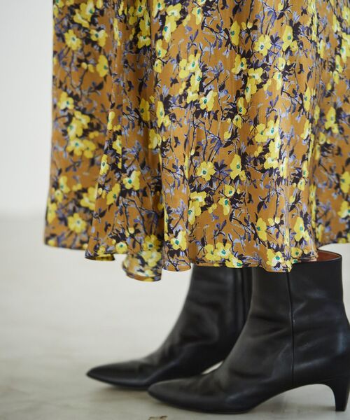 le.coeur blanc（ルクールブラン）の「IPEKER フラワープリントスカート（スカート・レディース・ブラウン系その他2/ブルー系その他3・38）」の22枚目の写真