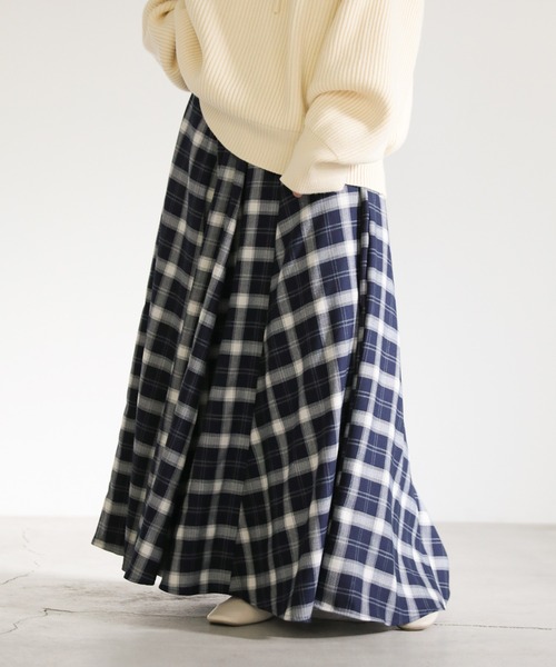 select MOCA(セレクトモカ)の「フレアマキシスカート(スカート・レディース・ブラック/オレンジ/ベージュ/ネイビー・SMALL/MEDIUM)」の17枚目の写真