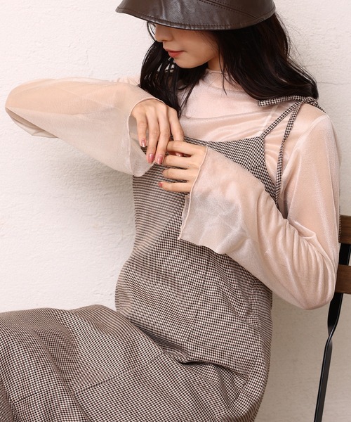 one after another NICE CLAUP(ワンアフターアナザーナイスクラップ)の「レイヤードスタイルにはこれ。袖フレアシアートップス(Tシャツ/カットソー・レディース・ベージュ/ブラウン/アイボリー・FREE)」の3枚目の写真