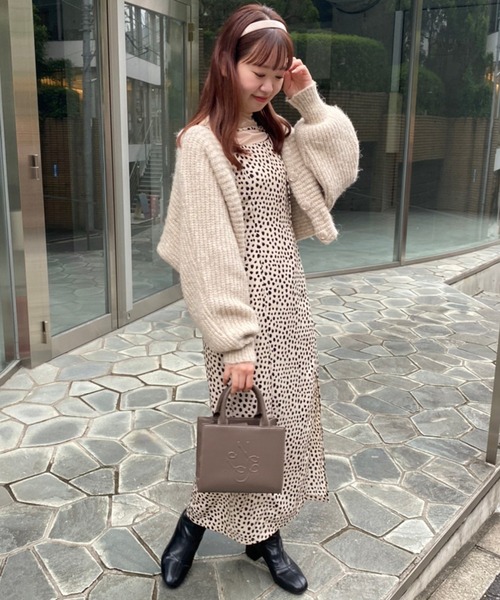 one after another NICE CLAUP(ワンアフターアナザーナイスクラップ)の「レイヤードスタイルにはこれ。袖フレアシアートップス(Tシャツ/カットソー・レディース・ベージュ/ブラウン/アイボリー・FREE)」の12枚目の写真