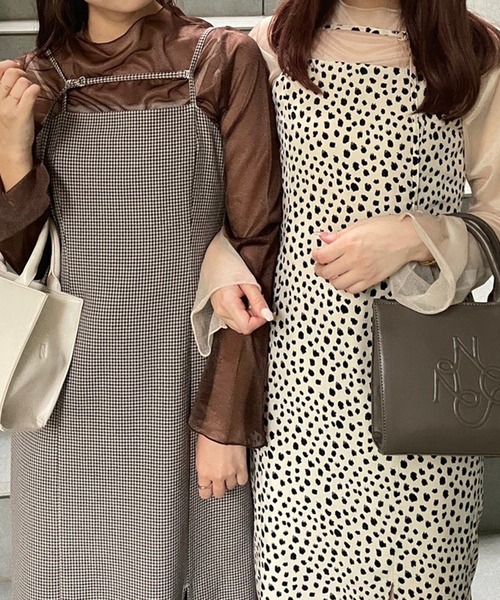 one after another NICE CLAUP(ワンアフターアナザーナイスクラップ)の「レイヤードスタイルにはこれ。袖フレアシアートップス(Tシャツ/カットソー・レディース・ベージュ/ブラウン/アイボリー・FREE)」の8枚目の写真