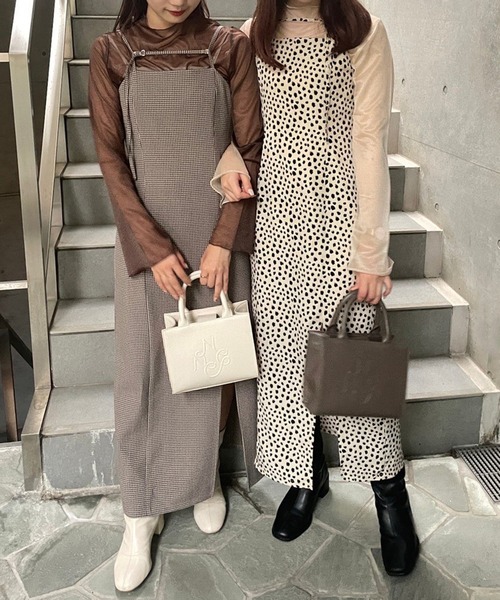 one after another NICE CLAUP(ワンアフターアナザーナイスクラップ)の「レイヤードスタイルにはこれ。袖フレアシアートップス(Tシャツ/カットソー・レディース・ベージュ/ブラウン/アイボリー・FREE)」の18枚目の写真