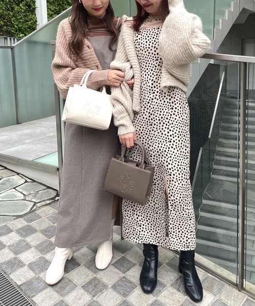 one after another NICE CLAUP(ワンアフターアナザーナイスクラップ)の「レイヤードスタイルにはこれ。袖フレアシアートップス(Tシャツ/カットソー・レディース・ベージュ/ブラウン/アイボリー・FREE)」の16枚目の写真