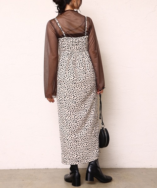 one after another NICE CLAUP(ワンアフターアナザーナイスクラップ)の「レイヤードスタイルにはこれ。袖フレアシアートップス(Tシャツ/カットソー・レディース・ベージュ/ブラウン/アイボリー・FREE)」の5枚目の写真