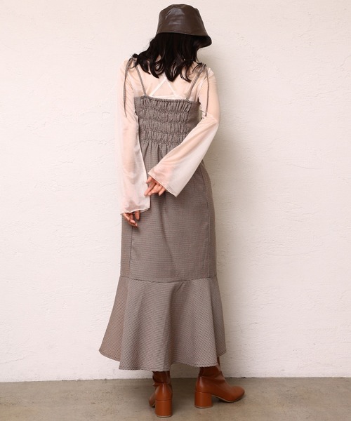 one after another NICE CLAUP(ワンアフターアナザーナイスクラップ)の「レイヤードスタイルにはこれ。袖フレアシアートップス(Tシャツ/カットソー・レディース・ベージュ/ブラウン/アイボリー・FREE)」の14枚目の写真