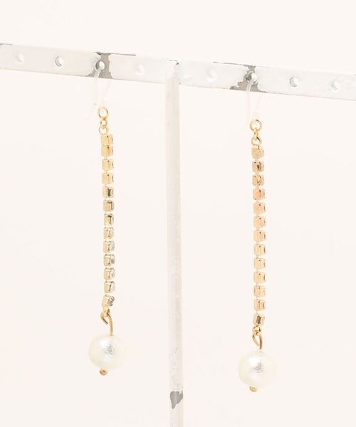 tone(トーン)の「【Astyle】ロングパール樹脂ピアス(MA)(ピアス(両耳用)・レディース・ゴールド・FREE)」の3枚目の写真