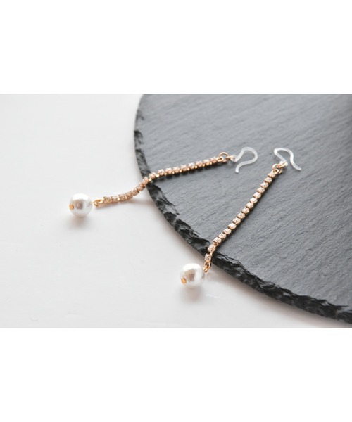 tone(トーン)の「【Astyle】ロングパール樹脂ピアス(MA)(ピアス(両耳用)・レディース・ゴールド・FREE)」の2枚目の写真