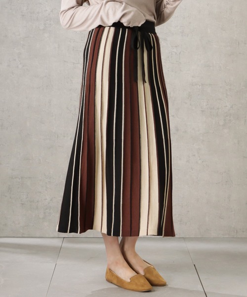 NAVY(ネイビー)の「配色切替ラインスカート(スカート・レディース・ブルー/グリーン/ブラウン/ベージュ・M/L)」の2枚目の写真