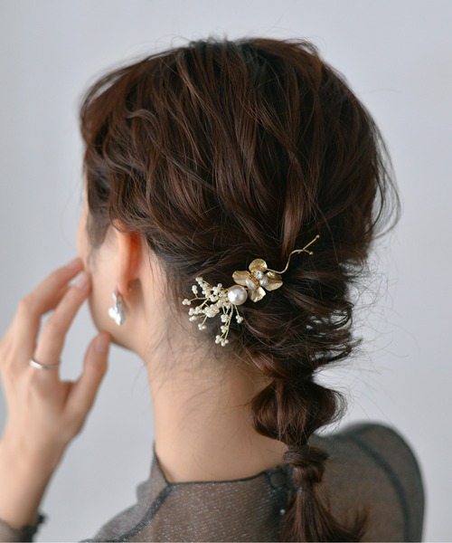 Kana(カナ)の「フラワーモチーフ パール メタル ニュアンス 結婚式 お呼ばれ ヘアピン クリップ(その他ヘアアクセサリー・レディース・ゴールド・フリー)」の6枚目の写真