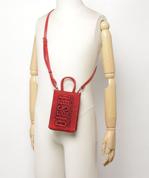DIESEL(ディーゼル)の「ユニセックス デニム ミニバッグ(ハンドバッグ・レディース・レッド・UNI)」の6枚目の写真