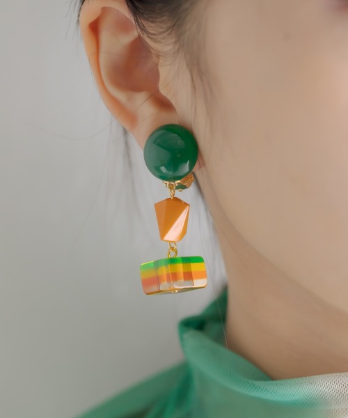 MARION GODART（マリオンゴダール）の「【MARION GODART（マリオンゴダール）】ラスタカラーイヤリング（イヤリング・レディース・グリーン・FREE）」の4枚目の写真