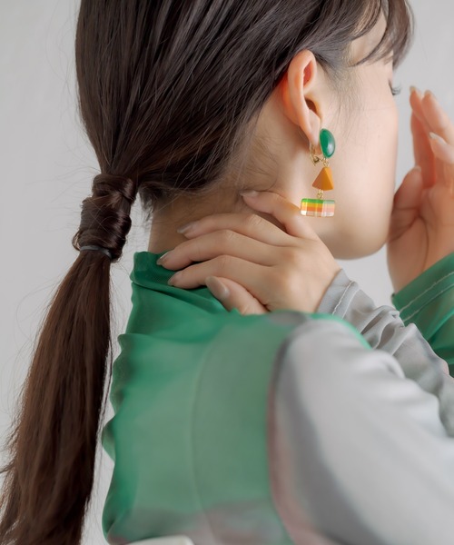 MARION GODART（マリオンゴダール）の「【MARION GODART（マリオンゴダール）】ラスタカラーイヤリング（イヤリング・レディース・グリーン・FREE）」の12枚目の写真
