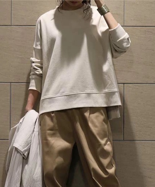 and it_（アンドイット）の「裏毛ワイドプルオーバースウェット（スウェット・レディース・ナチュラル/オフホワイト/ブルーグリーン/スモークピンク/グレイッシュベージュ/スミクロ/ブラック・M-L）」の22枚目の写真