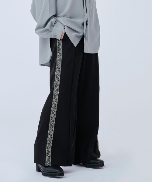 ジャガードラインフレアパンツ（その他パンツ）｜Ellno Loset