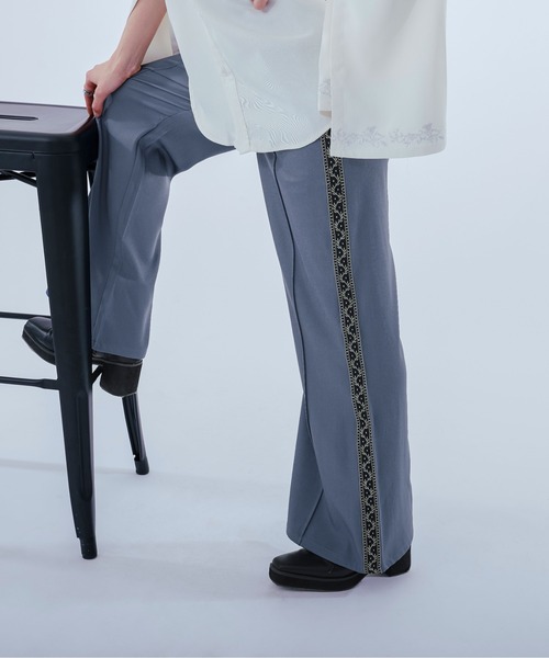ジャガードラインフレアパンツ（その他パンツ）｜Ellno Loset（エルノ