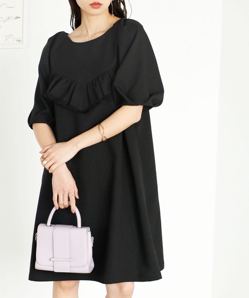 GeeRA(ジーラ)の「前後2WAYデザインミニワンピース(ワンピース・レディース・ベージュ/ブラック・MEDIUM/LARGE)」の2枚目の写真