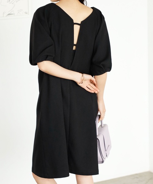 GeeRA(ジーラ)の「前後2WAYデザインミニワンピース(ワンピース・レディース・ベージュ/ブラック・MEDIUM/LARGE)」の9枚目の写真