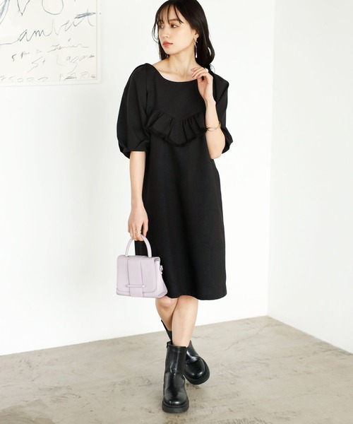 GeeRA(ジーラ)の「前後2WAYデザインミニワンピース(ワンピース・レディース・ベージュ/ブラック・MEDIUM/LARGE)」の4枚目の写真