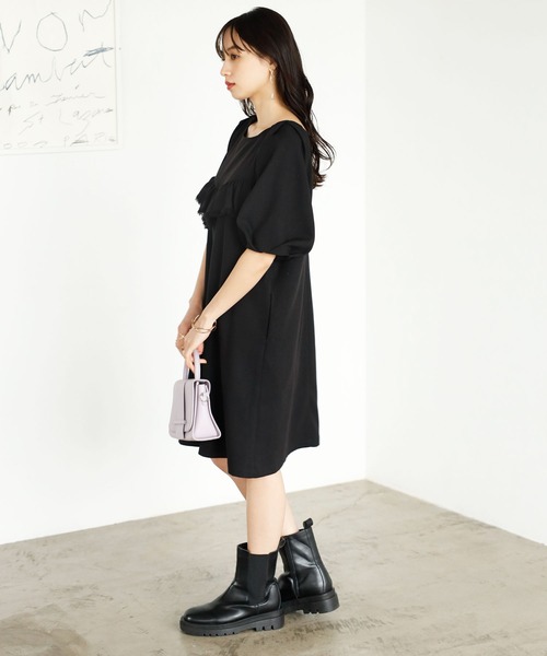GeeRA(ジーラ)の「前後2WAYデザインミニワンピース(ワンピース・レディース・ベージュ/ブラック・MEDIUM/LARGE)」の5枚目の写真