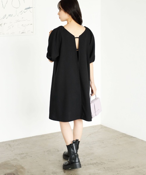 GeeRA(ジーラ)の「前後2WAYデザインミニワンピース(ワンピース・レディース・ベージュ/ブラック・MEDIUM/LARGE)」の6枚目の写真