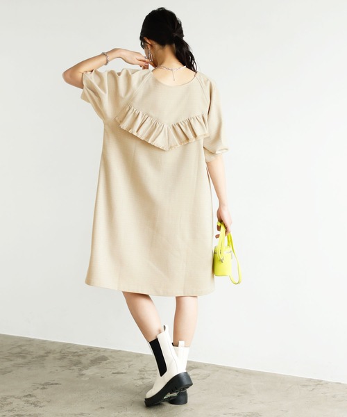 GeeRA(ジーラ)の「前後2WAYデザインミニワンピース(ワンピース・レディース・ベージュ/ブラック・MEDIUM/LARGE)」の16枚目の写真