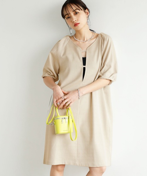 GeeRA(ジーラ)の「前後2WAYデザインミニワンピース(ワンピース・レディース・ベージュ/ブラック・MEDIUM/LARGE)」の17枚目の写真