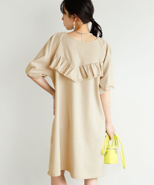 GeeRA(ジーラ)の「前後2WAYデザインミニワンピース(ワンピース・レディース・ベージュ/ブラック・MEDIUM/LARGE)」の19枚目の写真