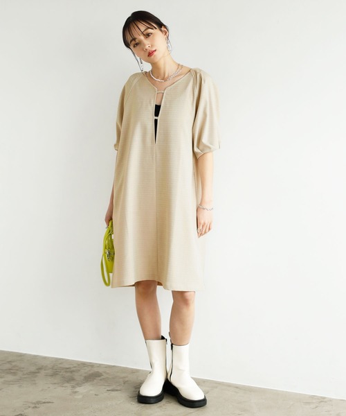 GeeRA(ジーラ)の「前後2WAYデザインミニワンピース(ワンピース・レディース・ベージュ/ブラック・MEDIUM/LARGE)」の12枚目の写真