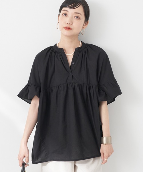 earth music&ecology（アースミュージックアンドエコロジー）の「コットンボイルボリュームブラウス（シャツ/ブラウス・レディース・ブラック/オフホワイト/ブルー/グリーン・FREE）」の2枚目の写真