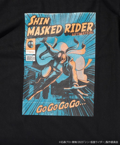 仮面ライダー(カメンライダー)の「<シン・仮面ライダー×ARTIMATION>レトロポスター Tシャツ(Tシャツ/カットソー・メンズ・ブラック・MEDIUM/LARGE/X-LARGE)」の3枚目の写真