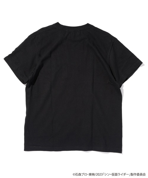 仮面ライダー(カメンライダー)の「<シン・仮面ライダー×ARTIMATION>レトロポスター Tシャツ(Tシャツ/カットソー・メンズ・ブラック・MEDIUM/LARGE/X-LARGE)」の2枚目の写真