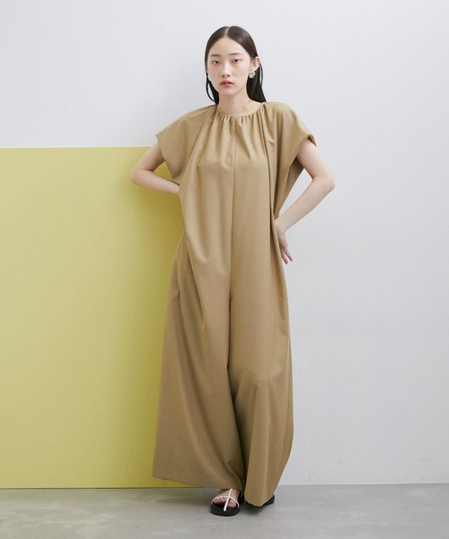 ADAM ET ROPE'（アダムエロペ）の「【WEB限定】ギャザーネックロンパース（つなぎ/オールインワン・レディース・チャコールグレー/ベージュ・FREE）」の20枚目の写真
