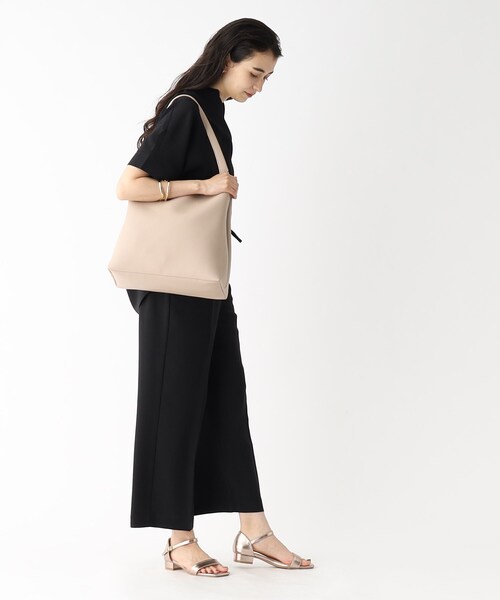 OPAQUE.CLIP（オペークドットクリップ）の「◆【A4収納可/軽量】合皮タテ型ワンショルダーバッグ（ショルダーバッグ・レディース・グレー/ブラック/ベージュ・00）」の5枚目の写真