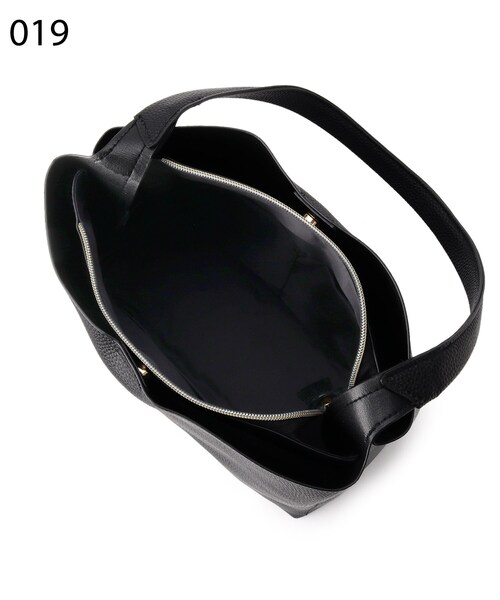 OPAQUE.CLIP（オペークドットクリップ）の「◆【A4収納可/軽量】合皮タテ型ワンショルダーバッグ（ショルダーバッグ・レディース・グレー/ブラック/ベージュ・00）」の15枚目の写真