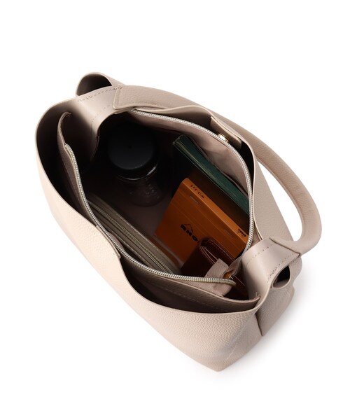 OPAQUE.CLIP（オペークドットクリップ）の「◆【A4収納可/軽量】合皮タテ型ワンショルダーバッグ（ショルダーバッグ・レディース・グレー/ブラック/ベージュ・00）」の12枚目の写真