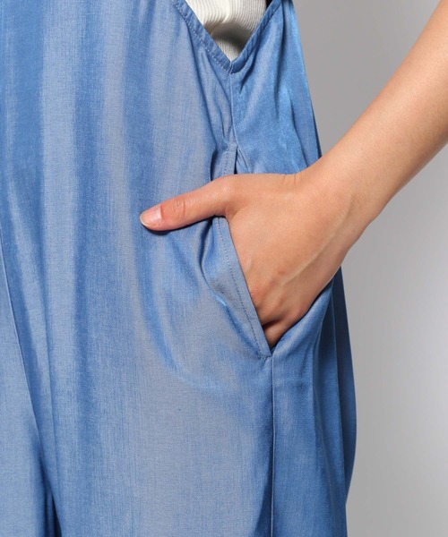 FOREVER 21（フォーエバー トゥエンティーワン）の「【2023AW】シャンブレーオールインワン（つなぎ/オールインワン・レディース・ブラック/ブルー・SMALL/MEDIUM）」の4枚目の写真