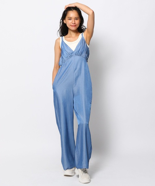 FOREVER 21（フォーエバー トゥエンティーワン）の「【2023AW】シャンブレーオールインワン（つなぎ/オールインワン・レディース・ブラック/ブルー・SMALL/MEDIUM）」の3枚目の写真