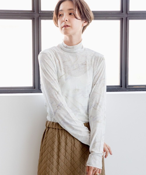 LEPSIM(レプシィム)の「ニュアンス柄シアープルオーバー 971939(Tシャツ/カットソー・レディース・グレー/ベージュ/アイボリー・FREE)」の4枚目の写真