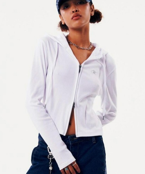 runningHIGH(ランニングハイ)の「【runningHIGH】RH LOGO SLIM ZIP UP HOODIE(パーカー・レディース・グレー/ホワイト/ブラック・ONE SIZE)」の7枚目の写真